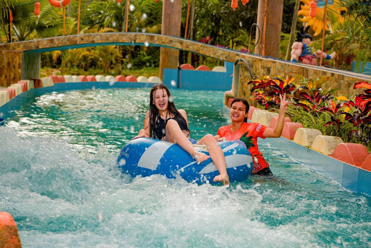 Hosteria D'Carlos Aqua Park Hotell Santo Domingo de los Colorados Eksteriør bilde