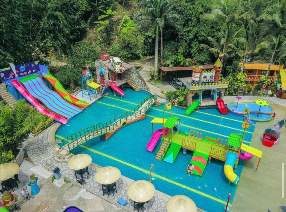 Hosteria D'Carlos Aqua Park Hotell Santo Domingo de los Colorados Eksteriør bilde