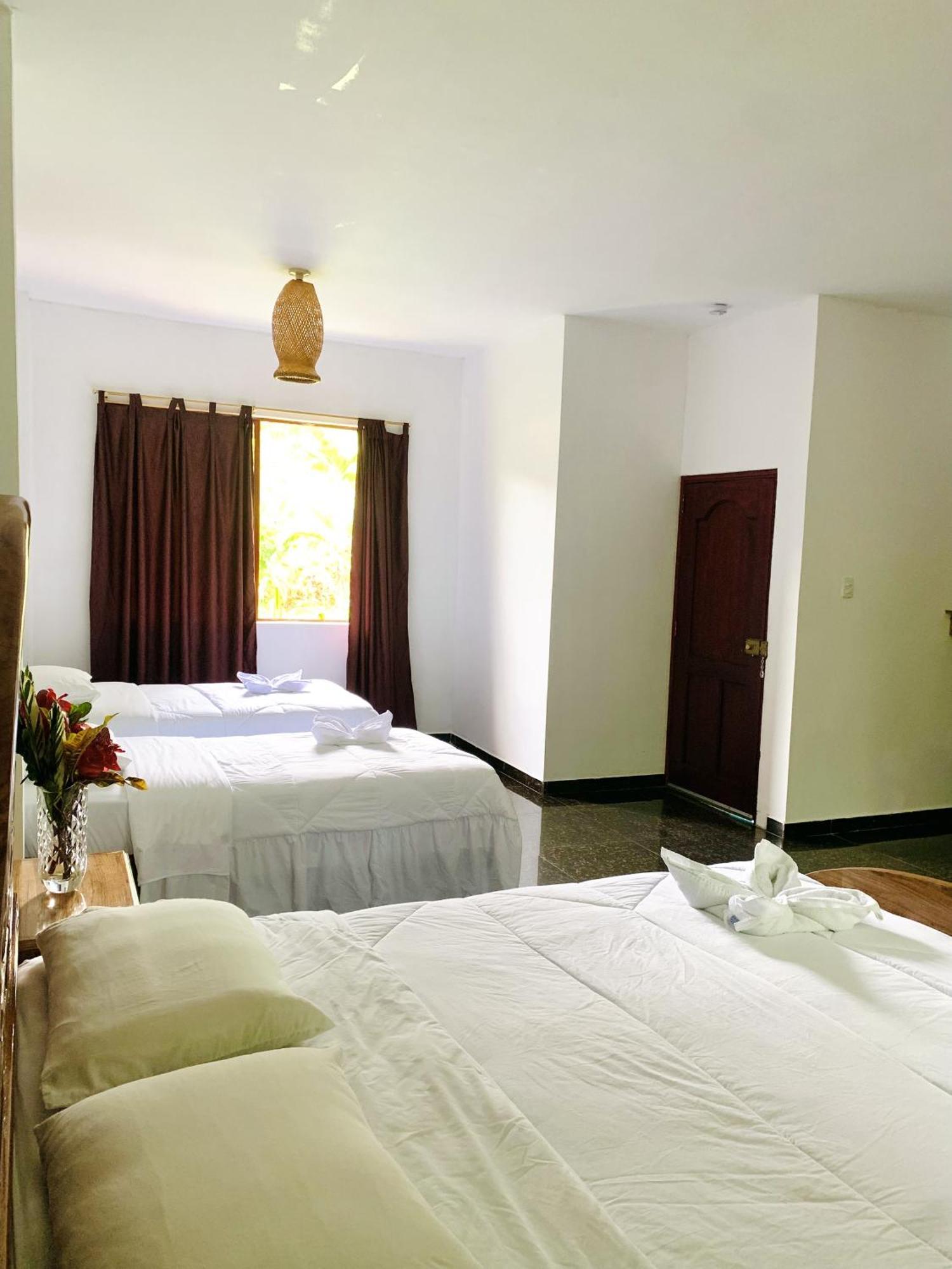 Hosteria D'Carlos Aqua Park Hotell Santo Domingo de los Colorados Eksteriør bilde